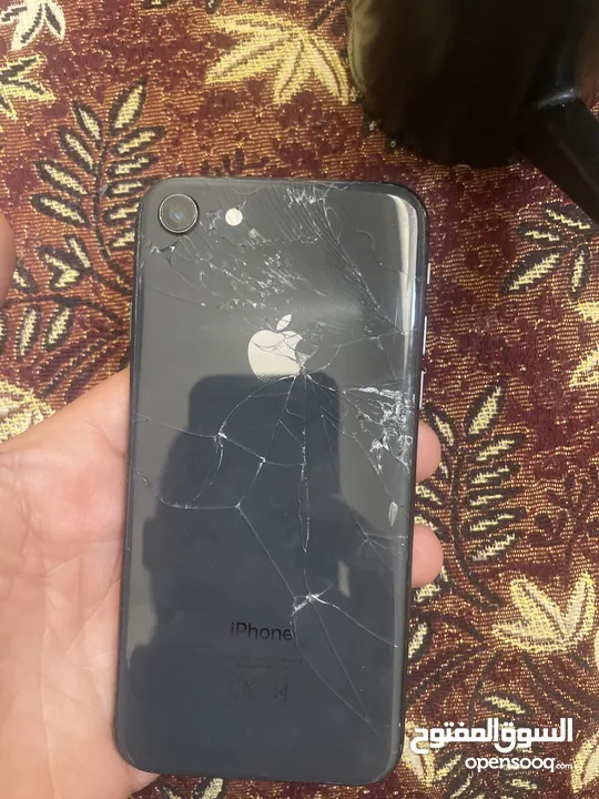 اي فون 8 للبيع  اقراء الوصف