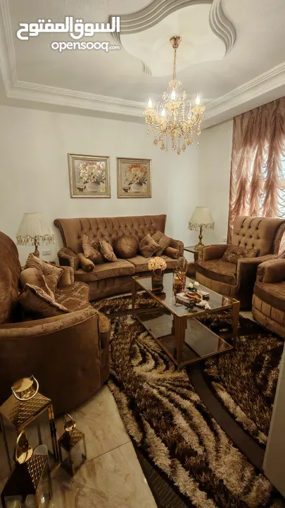 طقم كنب مكون من 7 مقاعد
