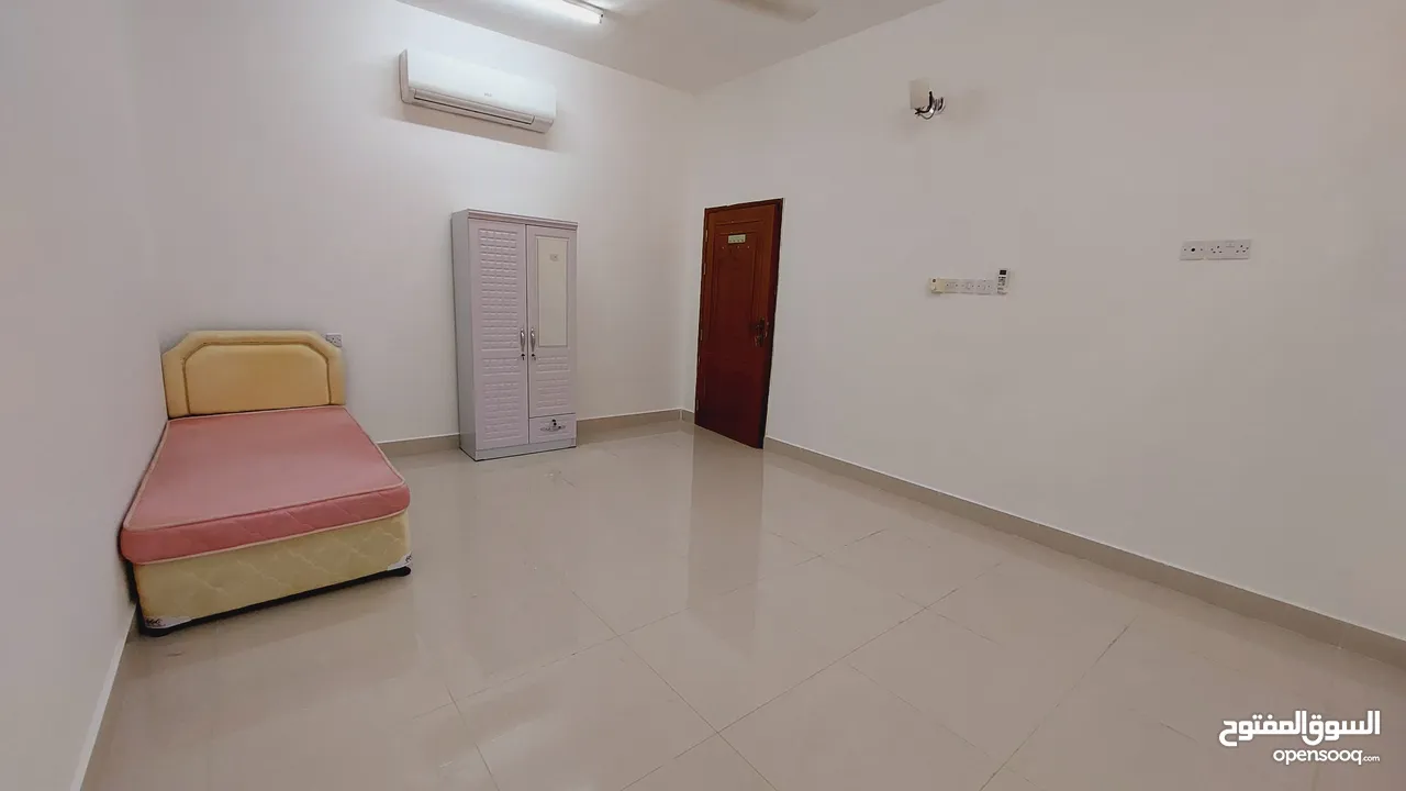 غرف للشباب العمانين في الموالح الجنوبية / السكنات قريبة من الخدمات