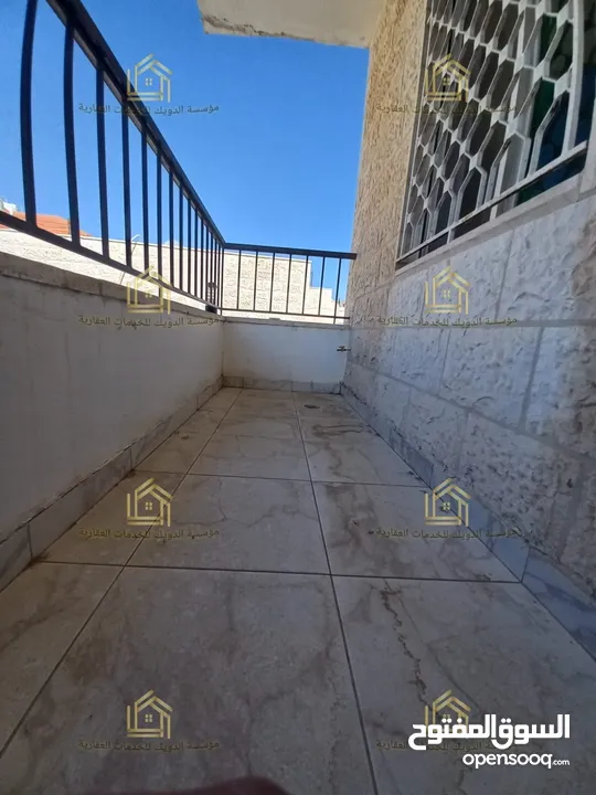 شقة فارغة للايجار في اجمل مواقع دابوق 2 نوم طابق اول من فيلا مع اطلالة مميزة