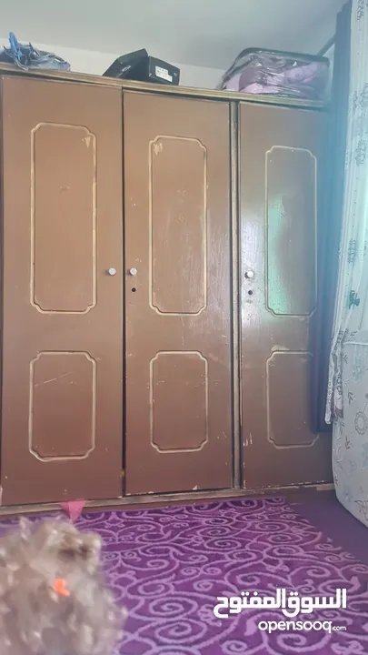 خزانة خشب نظيف