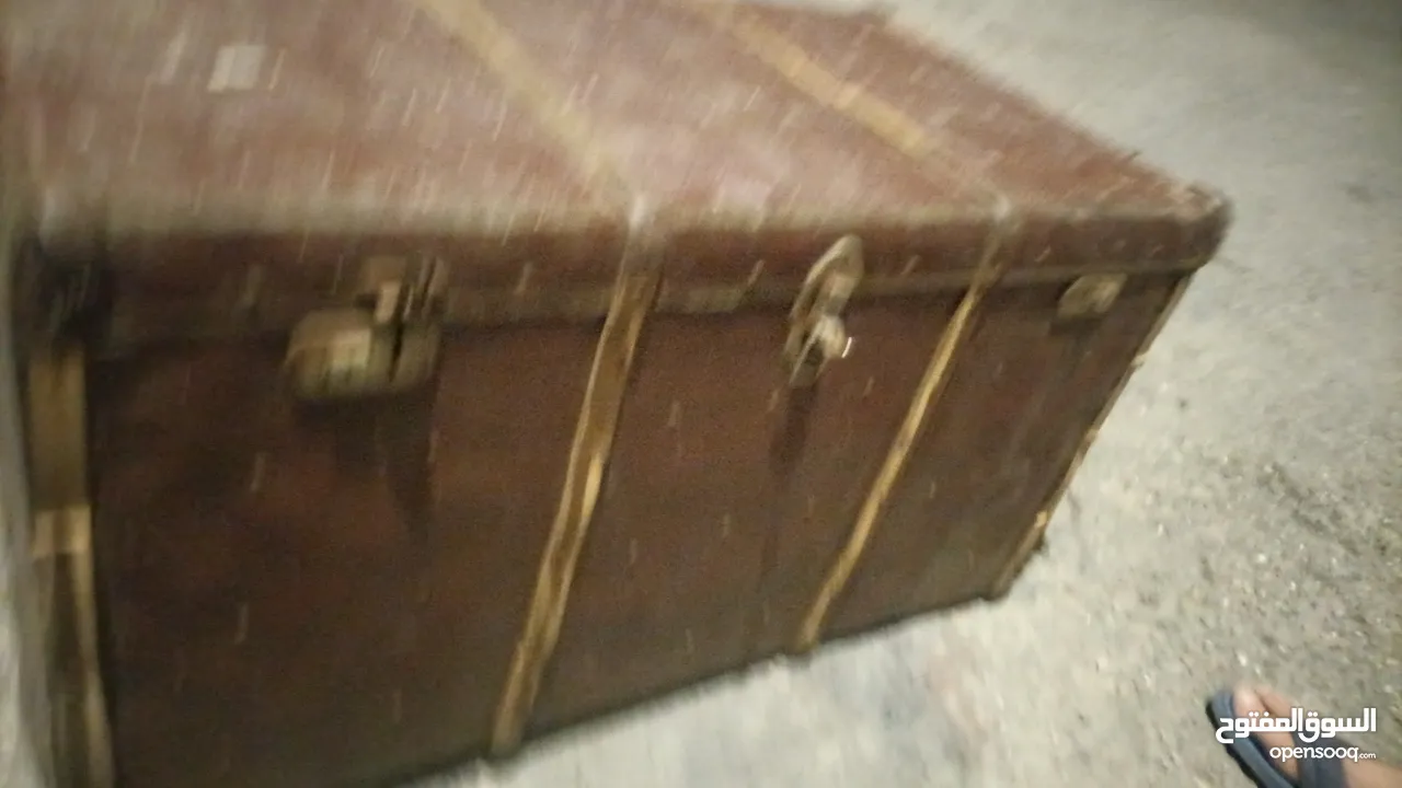صندوق قديم عمره 120 سنه