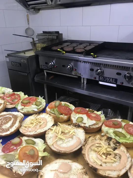 عدة مطعم للبيع