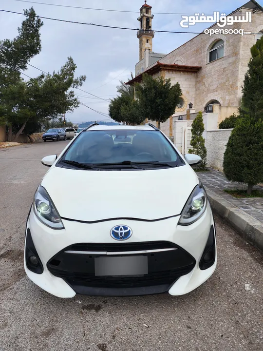 تويوتا بريوس سي 2018  للبيع    TOYOTA   PRIUS C 2018 for Sale   موديل 2018   ترخيص جديد لغاية 2/2026