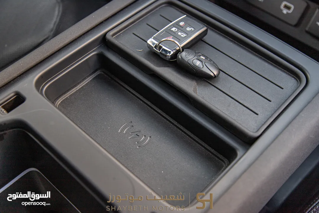 Land Rover Defender 2023 X-dynamic plug in hybrid  Urban package