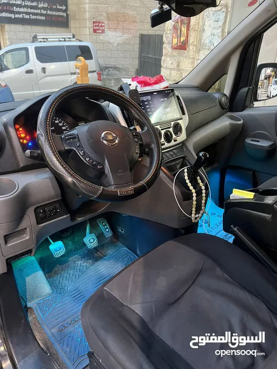 باص نيسان nv 200 ..6 ركاب