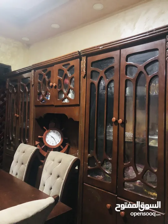 طقم كنب زان 7 مقاعد بحالة ممتازة و بوفيه 3 قطع خشب ثقيل للبيع المستعجل بسعر حرق