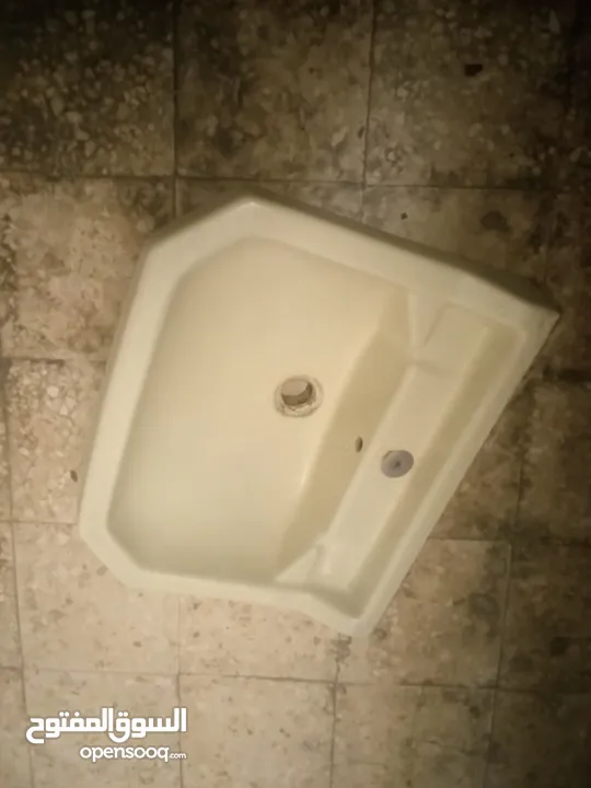 مغسله بحالة ممتازه للبيع