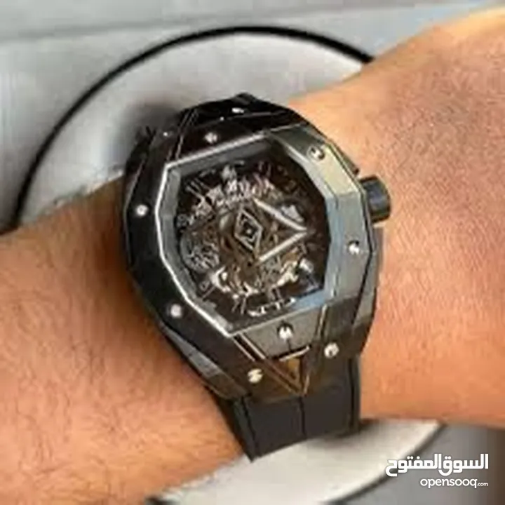 ساعات فاخرة تخطف الأنظار