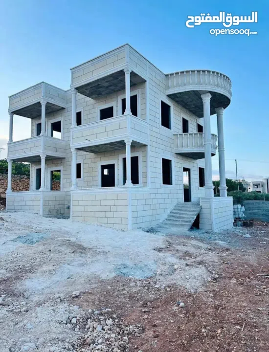 فيلا عظم مستقلة مع قطعة ارض