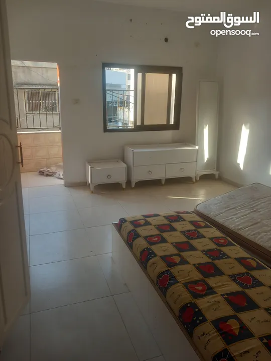 شقه للعرسان غرفتين وصاله موقع مميز