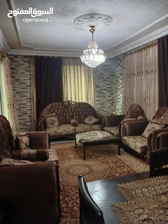 شقة أرضية في ضاحية الرشيد بالقرب من الخدمات