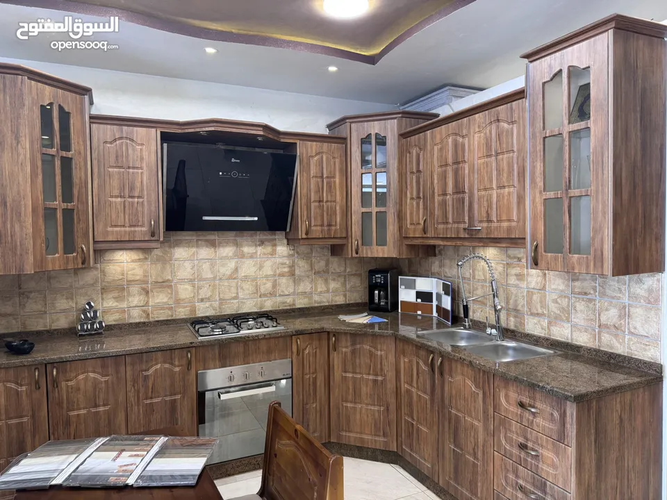 مطبخ بلوط ومطبخ pvc ومطبخ خشب هاي جلوس مع اكسسواراتهم فرن وغاز ومجلى