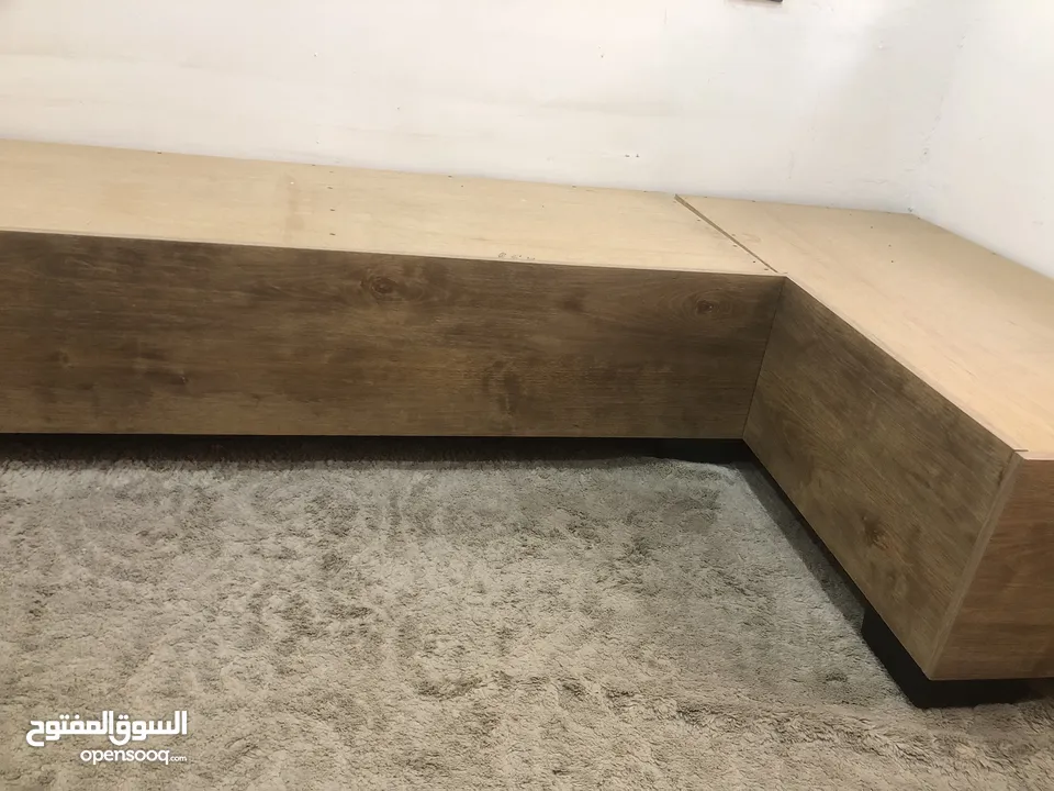 خشب كورنر شبه جديد خمس قطع للبيع خشب  ثقيل يستخدم لرفع لفراش العربي عن الارض او تغصيل فراش على مقاسه