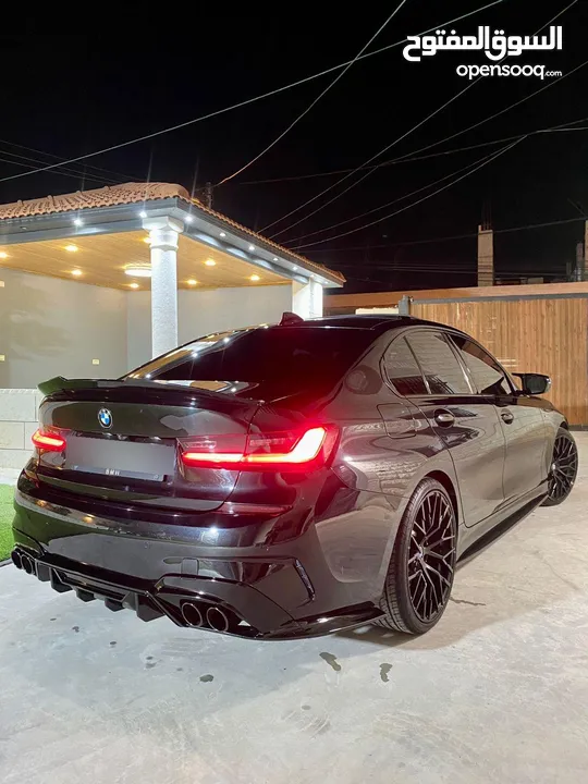 BMW 330i بالكرتونة