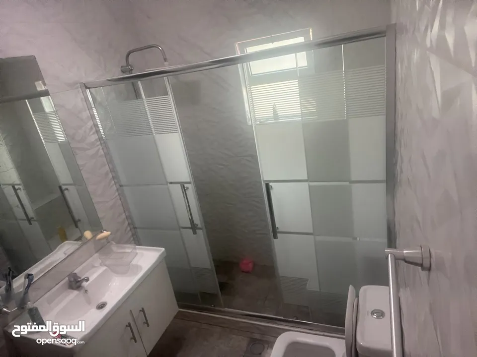 شقه للبيع الجبيهه شبه ارضي  حي ام زويتينه تشطيب سوبر ديلوكس البيع بداعي السفر