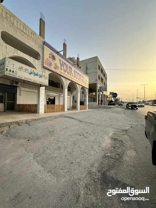 مجمع تجاري للبيع