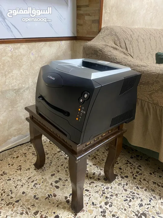 طابعة lexmark الاصلية اسراءيلة مش ملونة يوجد معها شاحن شغالة حبرها رخيص بالاسواق ممتازة للمکاتب