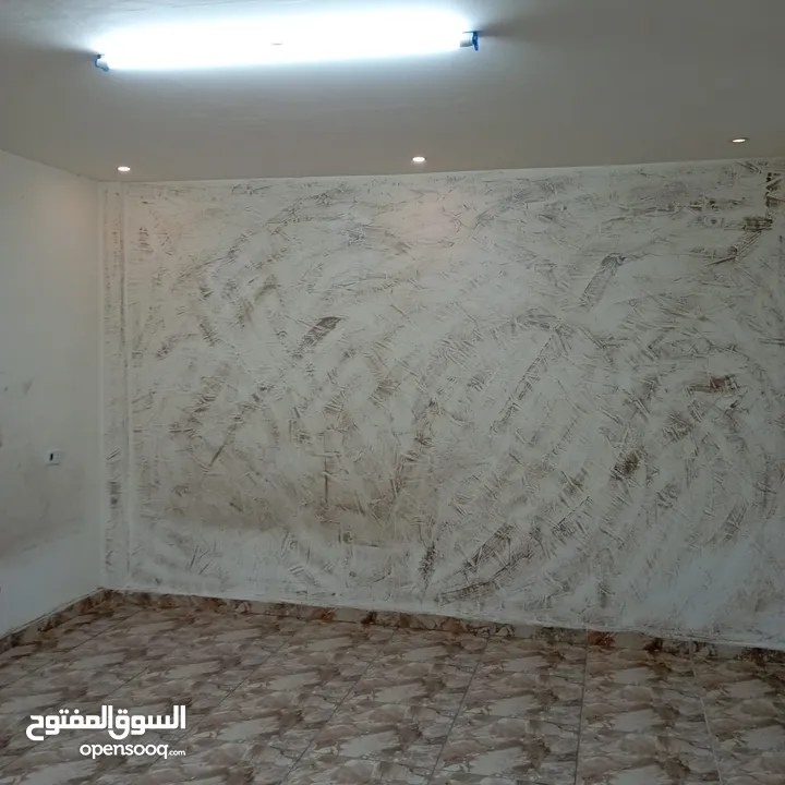 شقة صغيرة جبل الحسين مساحة 40 منطقة هادئة ومريحة وقريبة من الاسواق ومدخل مستقل من الشارع