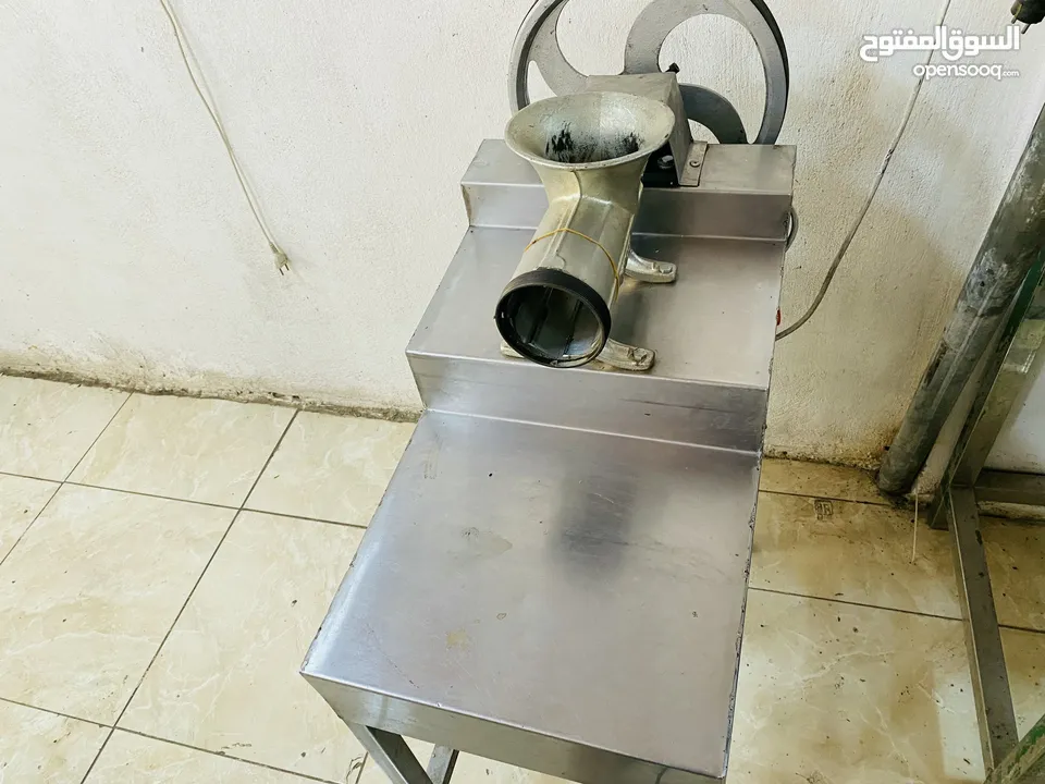ملحمة للبيع مع كامل المعدات لعدم التفرغ