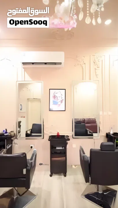 صالون تجميل نسائي فاخر بمساحة واسعة في منطقة مواطنين مجهز بجميع الادوات و المعدات في الجرف عجمان