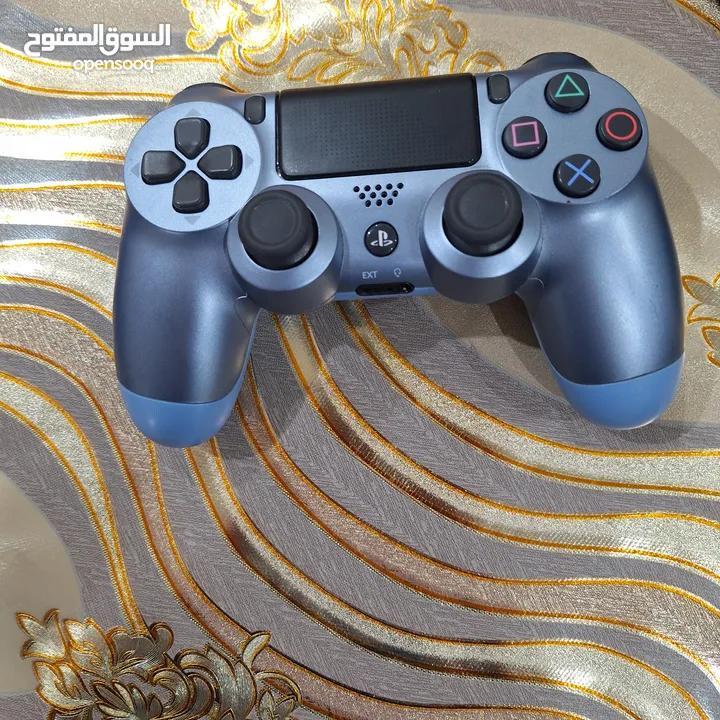 Ps4 500gb, 2 games and controller (499.99 dirhams)