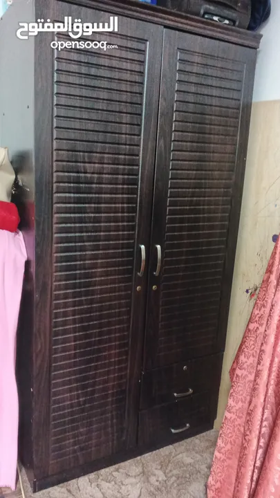 تخوت وخزانة