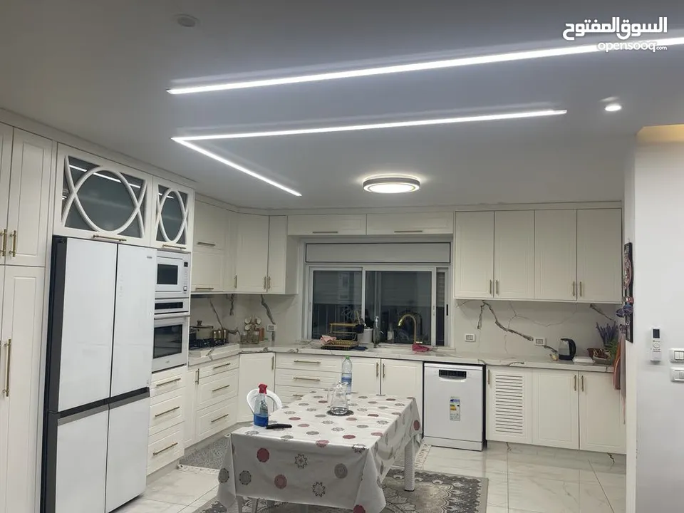 بيت مستقل في يبرود مع قطعة ارض 1410 متر حصص  قطعة رقم 55 حوض 4