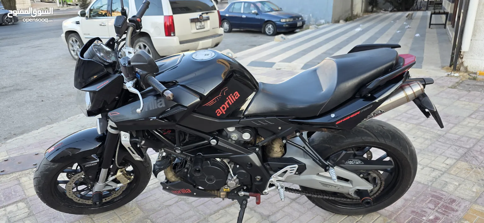 دراجة ابريليا 750 cc بحالة ممتازة 2016 ماشية 24000 فقط مالك ثاني صيانة دورية في الشركة 3200 دينار