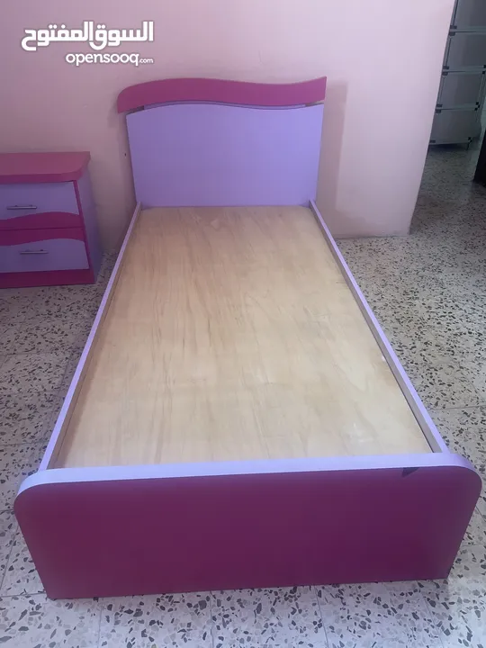 تخت مفرد 110*215 مع خزانه جرارين جانيبية