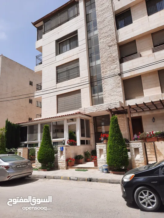 شقة فاخرة للبيع من المالك مباشرة في حي الكرسي تشطيب مميز