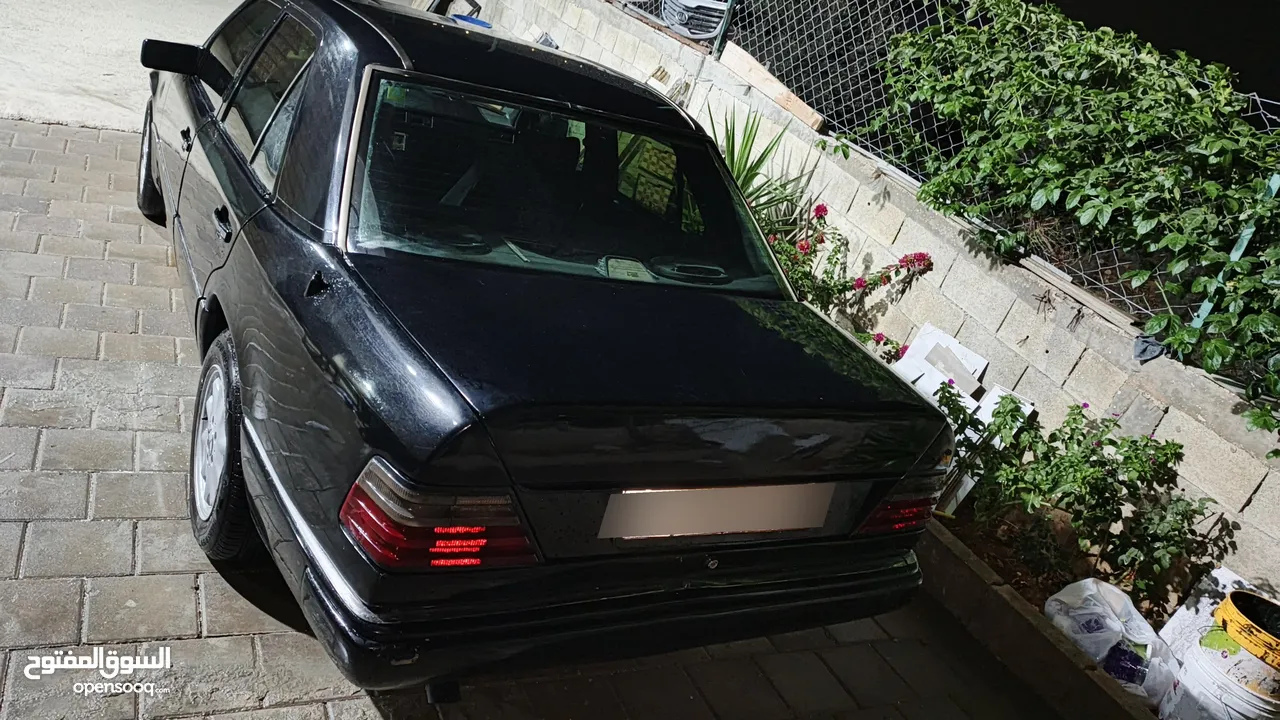 مرسيدس المميزة للبيع أو البدل  لـ E 200 موديل 1993 الطراز الرسمي Mercedes-Benz E E200 (W124)