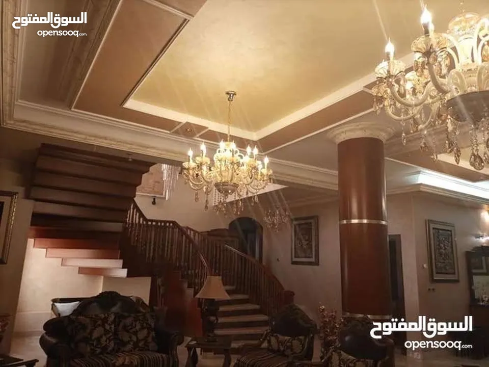 الظهير فيلا مستقله فخمه جدا فن معماري عاليه ومطله اجمل موقع مكون من اكثر من سكنه