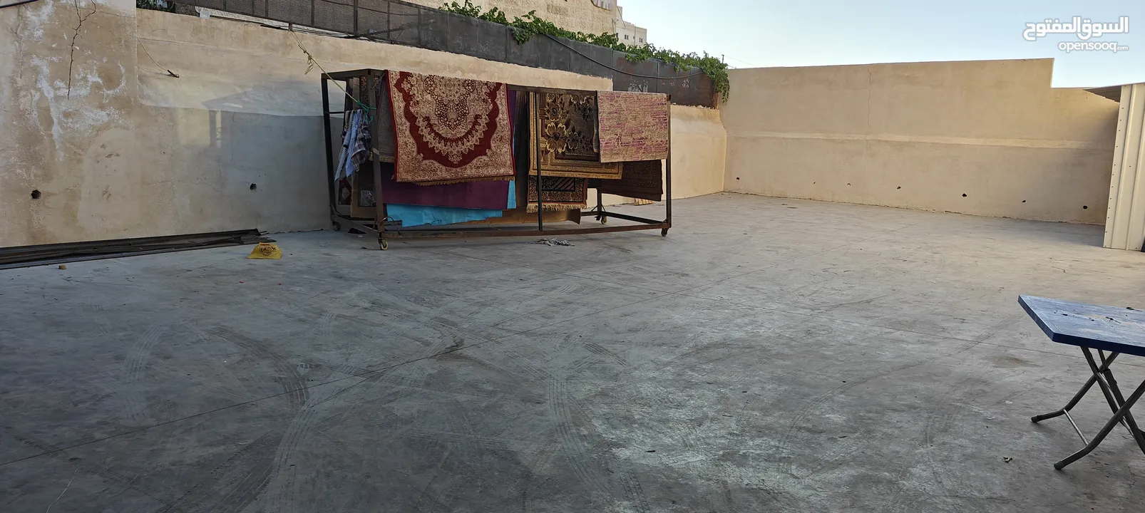 للبيع مغسلة ومشحمة سيارات بموقع مميز على طلوع المنارة