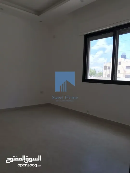 شقة أرضية فاخرة للبيع في الجندويل  - مقابل أسواق السلام 130م مع ترس 30م لم تسكن