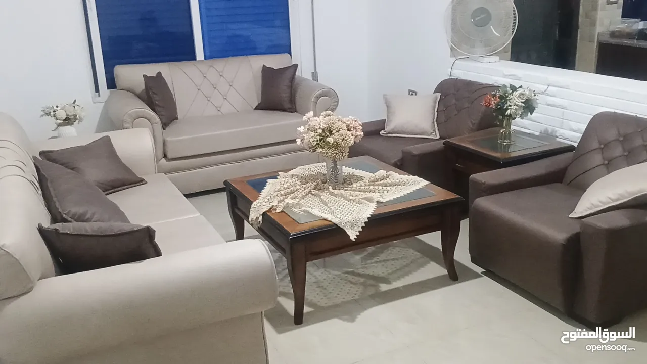 طقم كنب شبه جديد للبيع