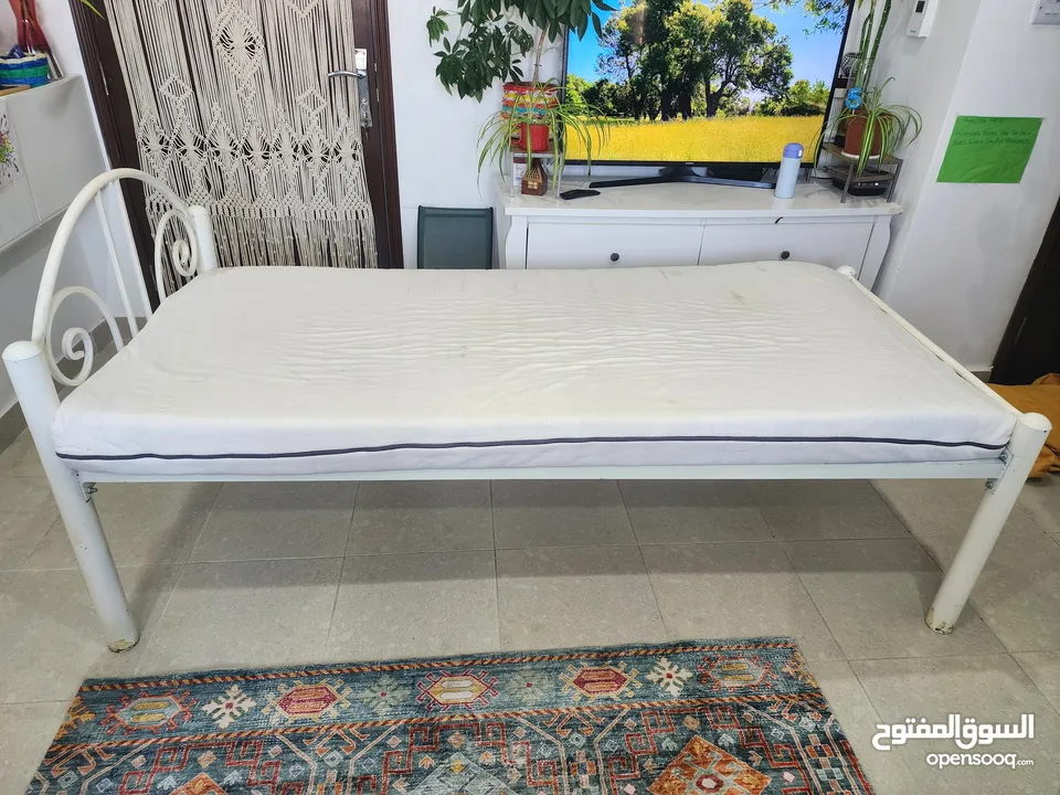 Single metal bed 90x200cm with IKEA mattress