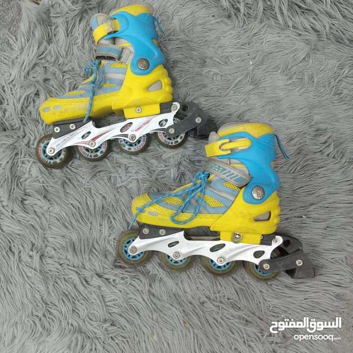 سيارة أطفال