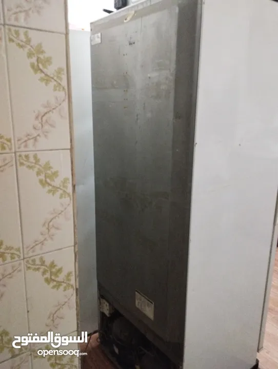 ثلاجة بحاله ممتازه للبيع