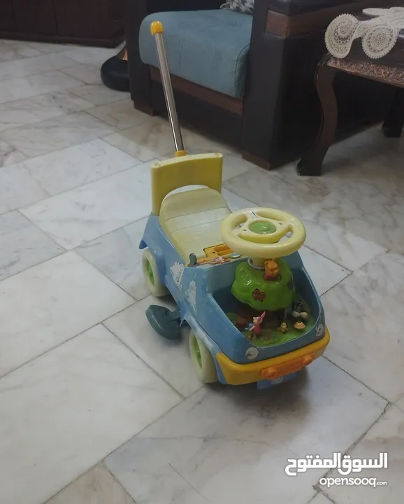 سيارة أطفال