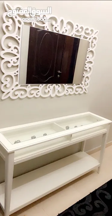 كونسول مع مراة مودرن لون ابيض