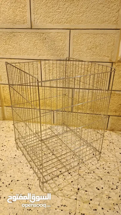 أجهزة كاشير / رفوف خشب/ رفوف زجاج/سلات عرض/ سلات زبائن