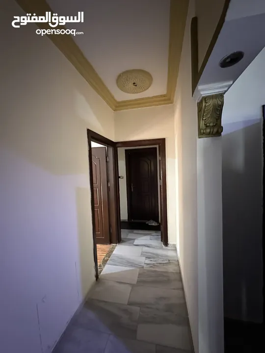 فيلا للبيع / بيادر وادي السير / بموقع مميز و إطلاله فاخره على شارعين وقريبه من الخدمات