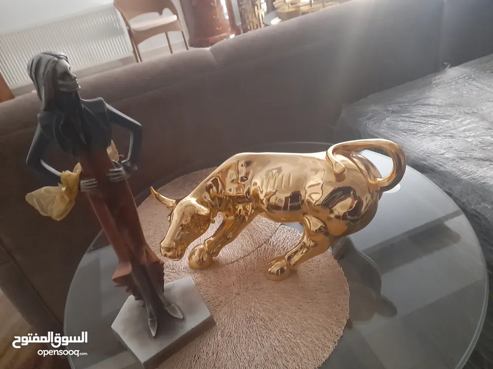 تحف وانتيكات ونحاسيات بسعر مغري من المالك