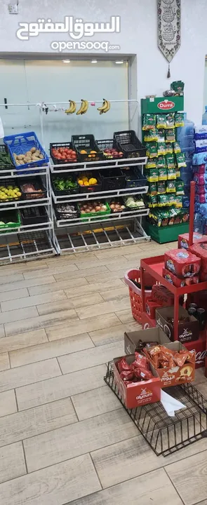 سوبر ماركت للبيع