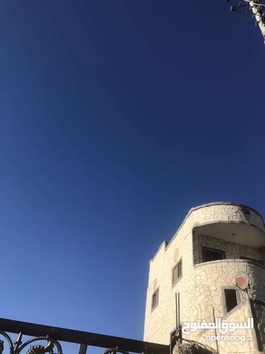 منزل للبيع  في الجيزه قريب من مطار الملكه علياء