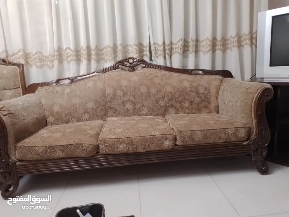 عفش بيت مستعمل للبيع طقم ستيل وطقم لف سوبر وتخت حديد وجرتين غاز وطاولات خشب وديكور رفوف خشب