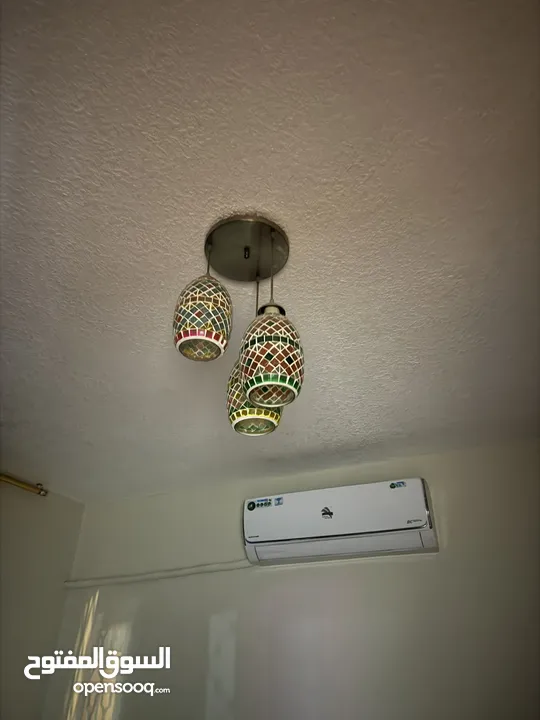 ثريات  واضاءة داخليه بحالة الجديد
