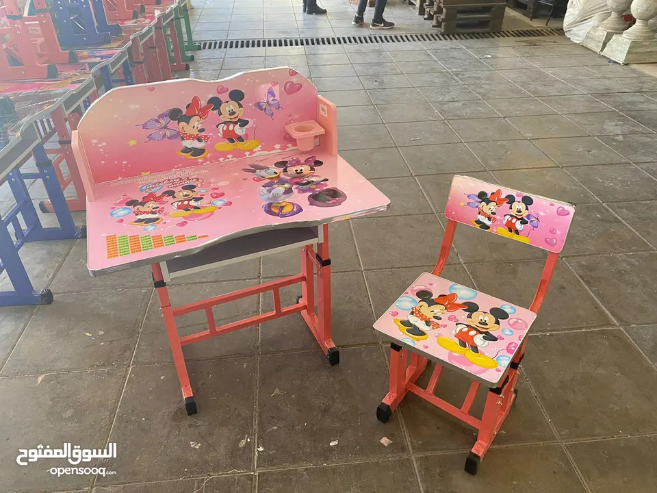 مكتب مع معقد دراسي للأطفال