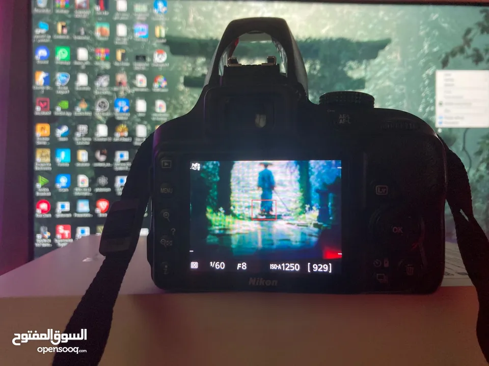 نيكون 3300d حال الوكاله  شتر قليل  عدسه 18/55 ستراب  وصلات  ترايبود  شاحن  بطاريه